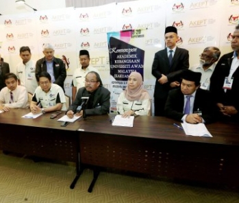 Kaji semula bajet kewangan Universiti Awam - MAAC